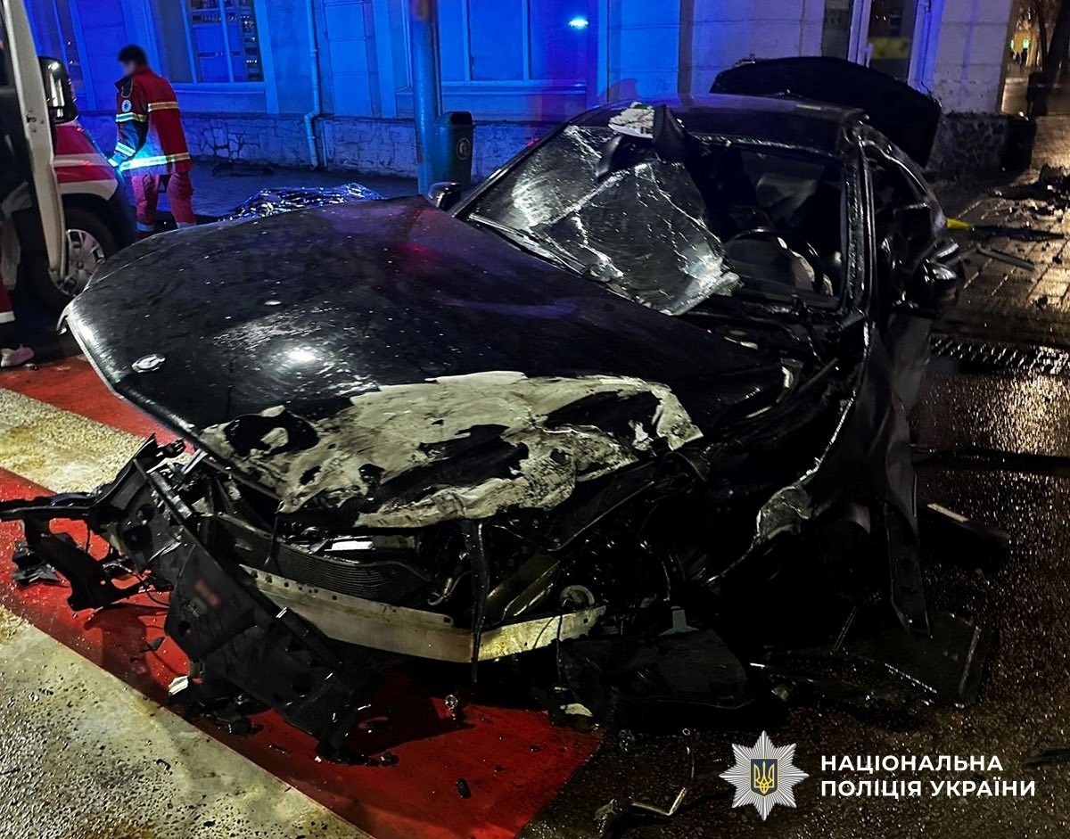 Водій-іноземець не впорався з керуванням: смертельна ДТП з неповнолітніми дівчатами на Житомирщині