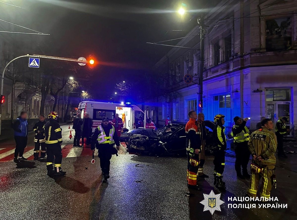 Водій-іноземець не впорався з керуванням: смертельна ДТП з неповнолітніми дівчатами на Житомирщині