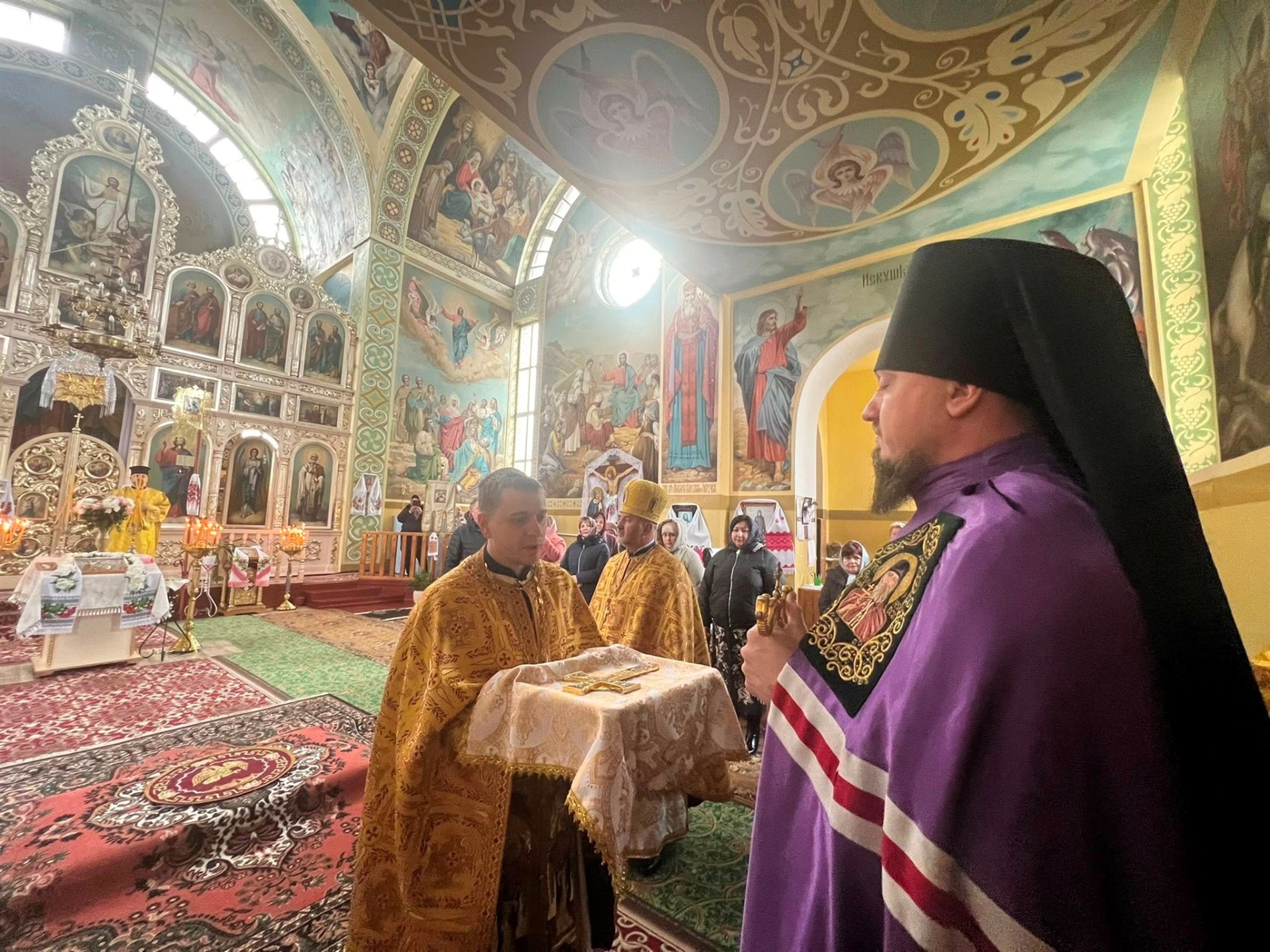 Єпископ ПЦУ Паїсій освятив надкупольний центральний хрест храму в с. Великий Молодьків