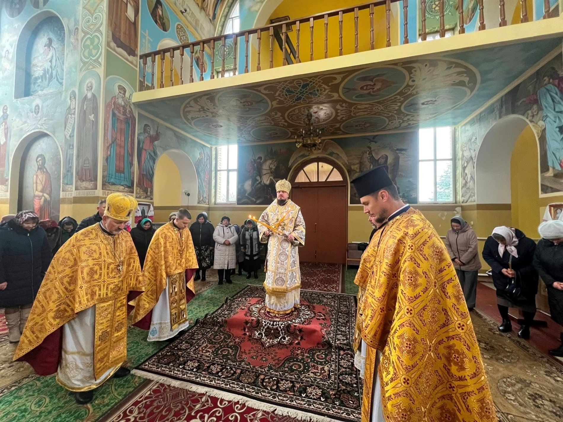 Єпископ ПЦУ Паїсій освятив надкупольний центральний хрест храму в с. Великий Молодьків
