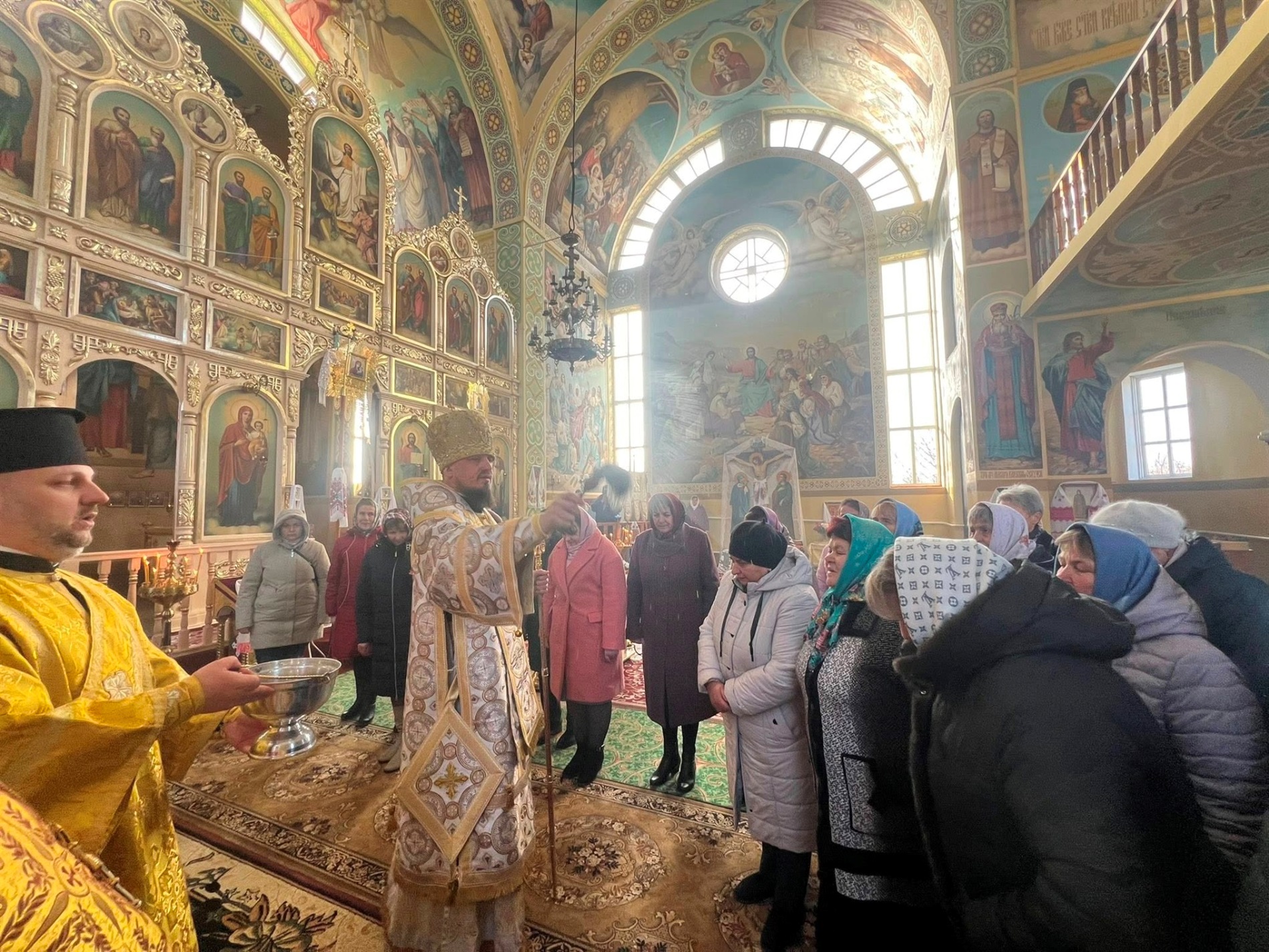 Єпископ ПЦУ Паїсій освятив надкупольний центральний хрест храму в с. Великий Молодьків