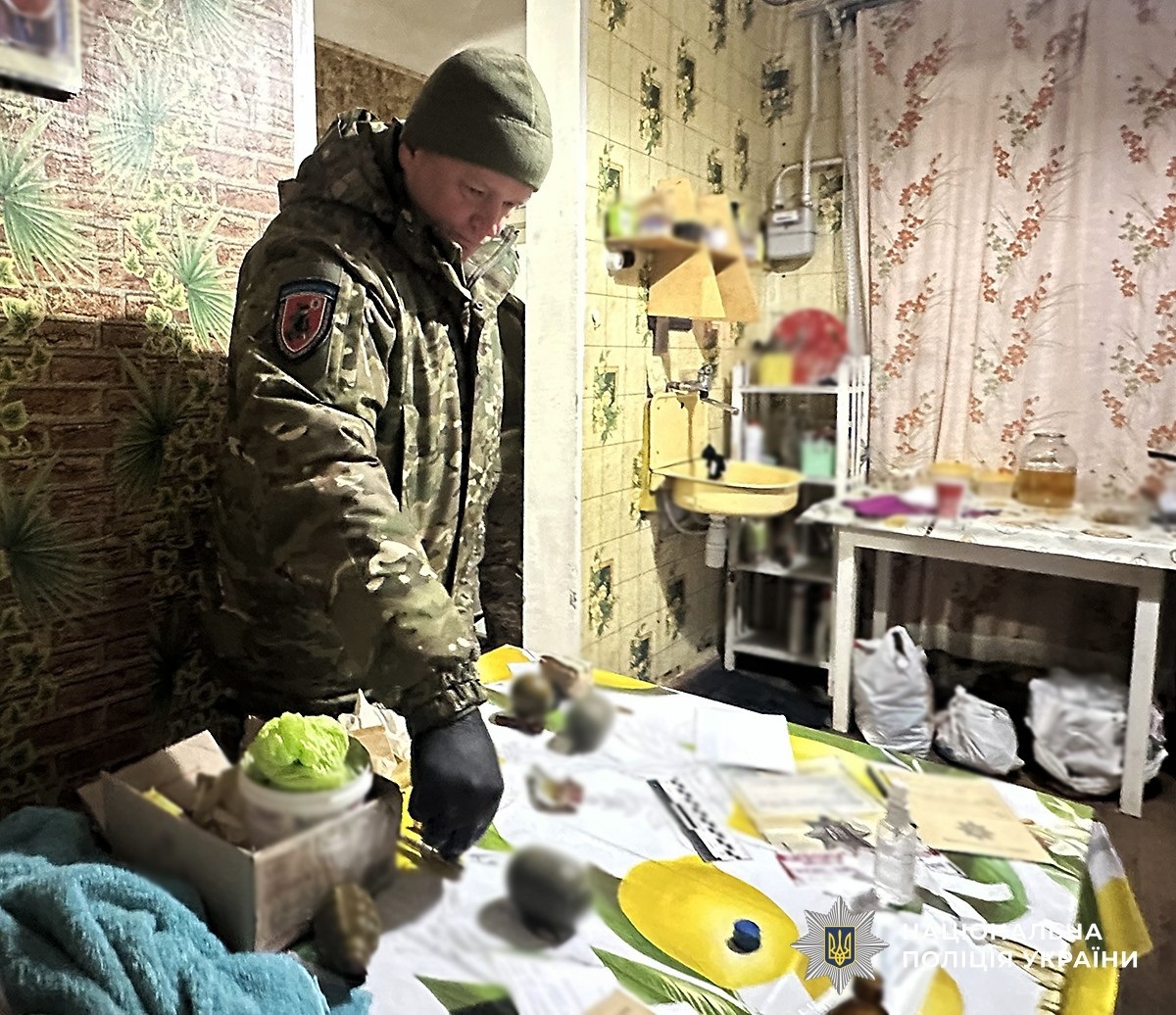 Кинув гранату до сусіда на подвір’я: поліцейські затримали підозрюваного в замаху на вбивство