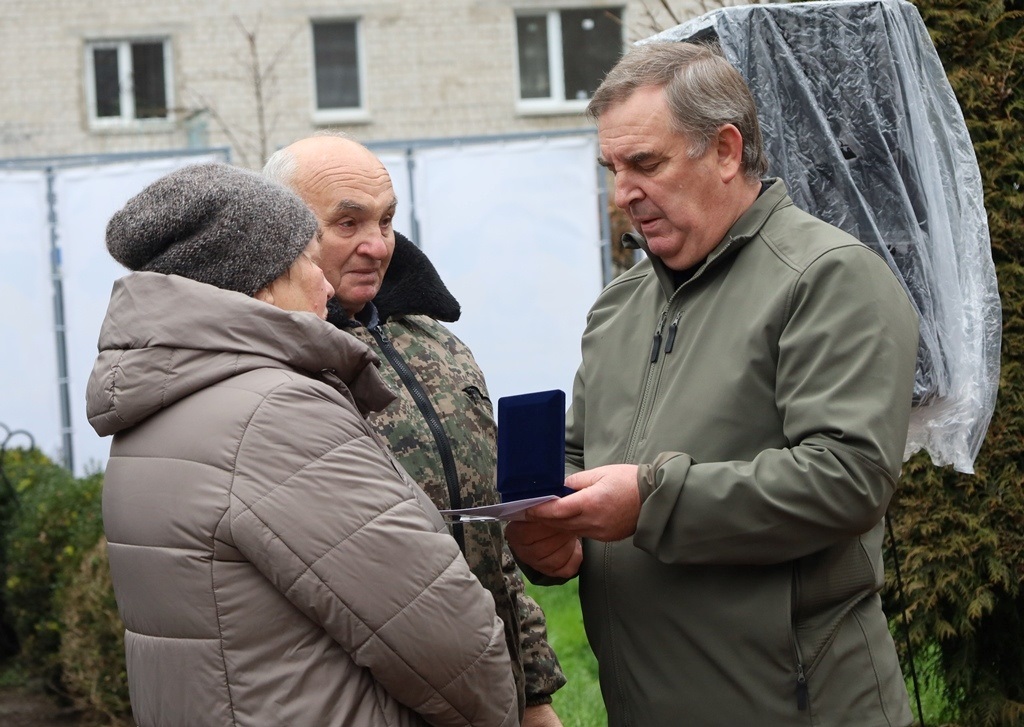 У Звягелі вшанували пам'ять загиблих захисників: Алея Пам'яті поповнилася новими портретами