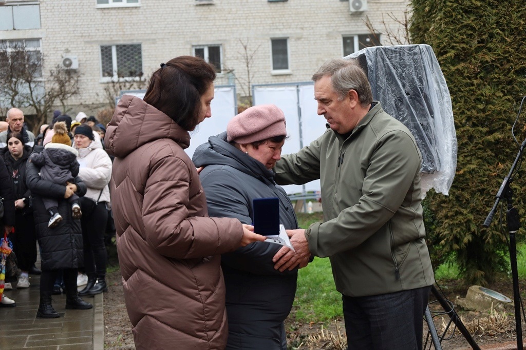 У Звягелі вшанували пам'ять загиблих захисників: Алея Пам'яті поповнилася новими портретами