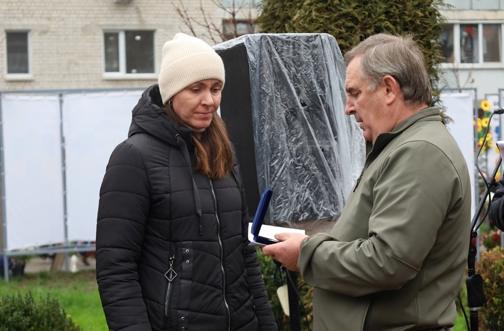 У Звягелі вшанували пам'ять загиблих захисників: Алея Пам'яті поповнилася новими портретами