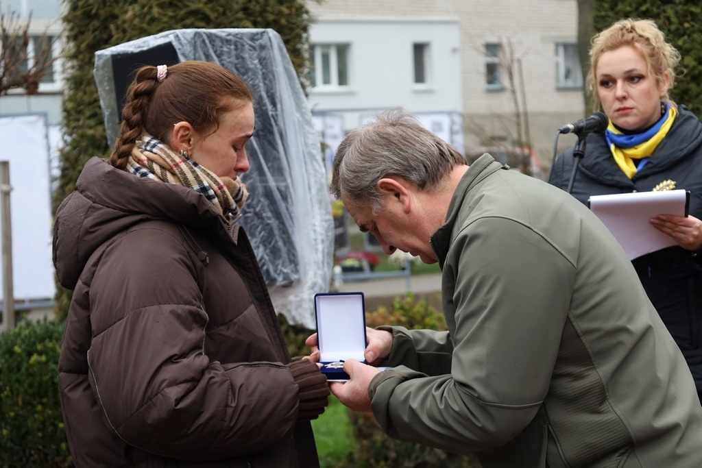 У Звягелі вшанували пам'ять загиблих захисників: Алея Пам'яті поповнилася новими портретами