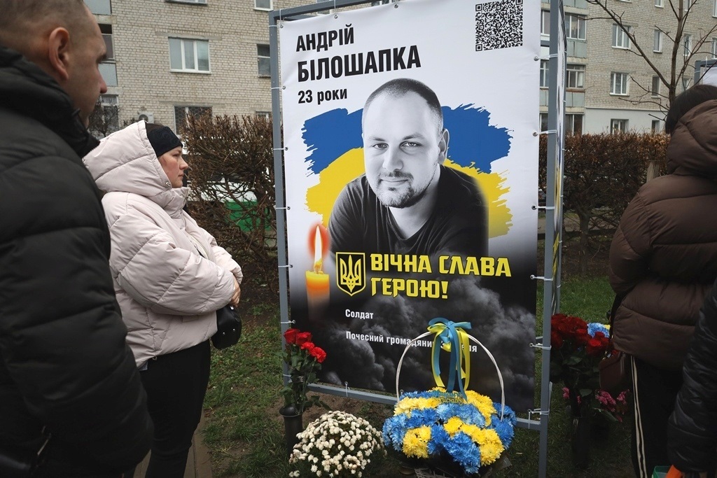 У Звягелі вшанували пам'ять загиблих захисників: Алея Пам'яті поповнилася новими портретами