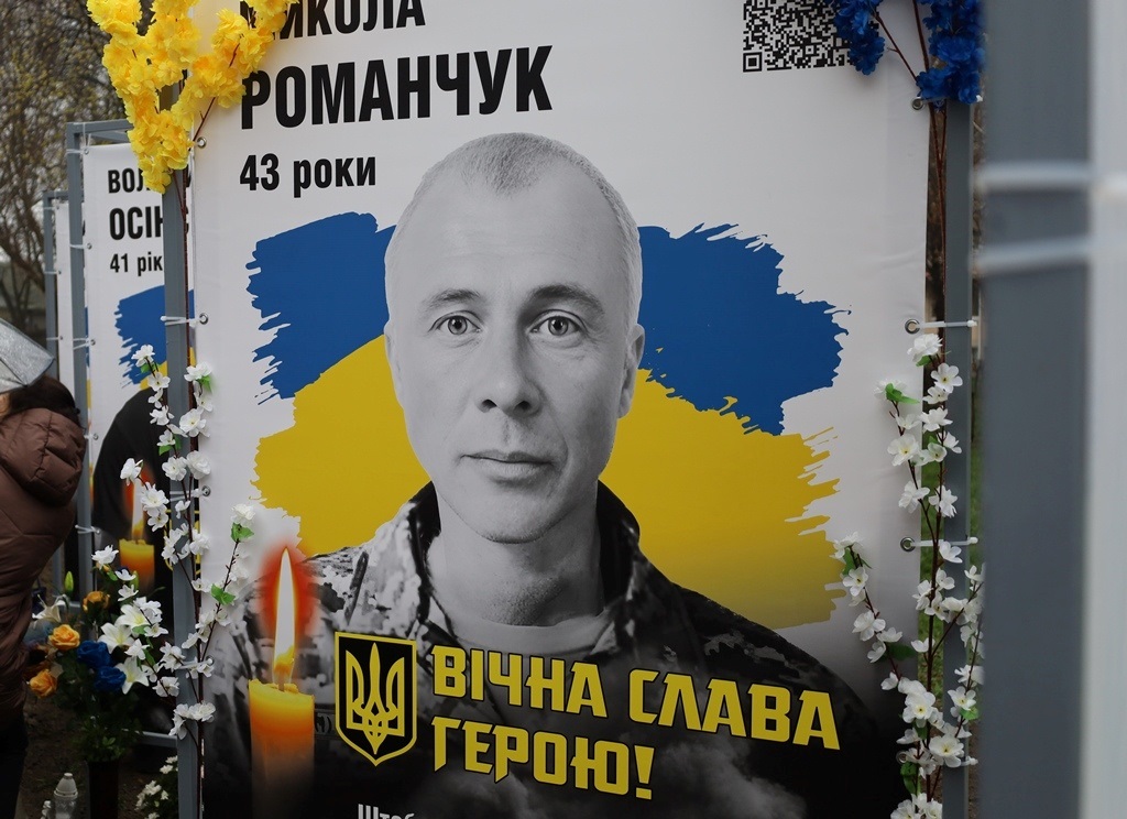 У Звягелі вшанували пам'ять загиблих захисників: Алея Пам'яті поповнилася новими портретами