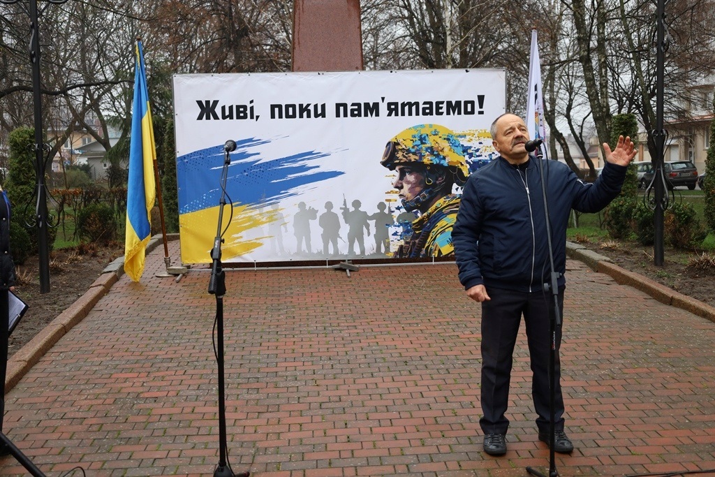 У Звягелі вшанували пам'ять загиблих захисників: Алея Пам'яті поповнилася новими портретами