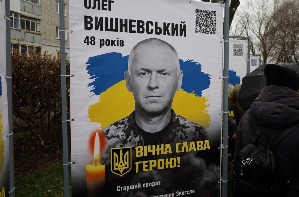 У Звягелі вшанували пам'ять загиблих захисників: Алея Пам'яті поповнилася новими портретами