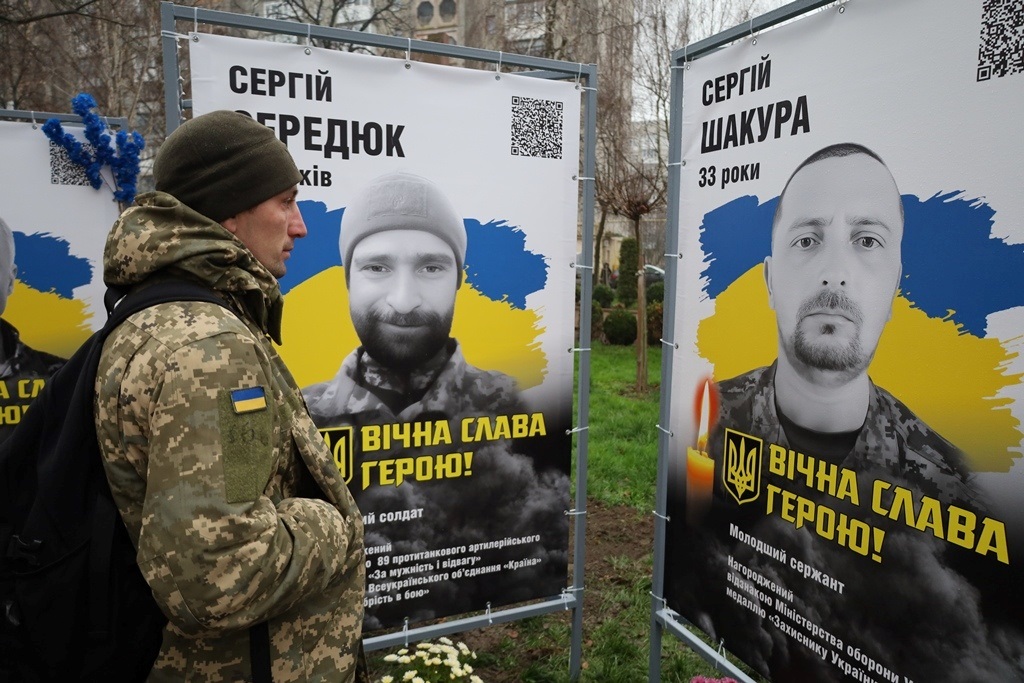 У Звягелі вшанували пам'ять загиблих захисників: Алея Пам'яті поповнилася новими портретами