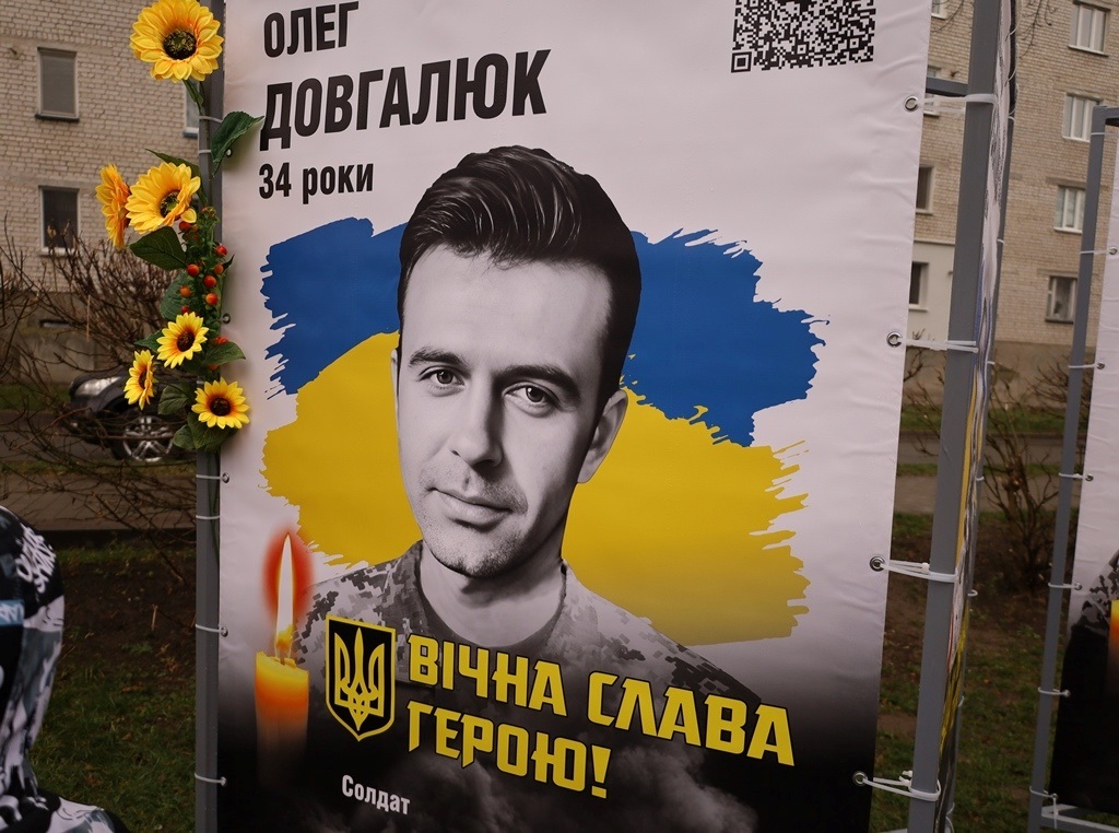 У Звягелі вшанували пам'ять загиблих захисників: Алея Пам'яті поповнилася новими портретами