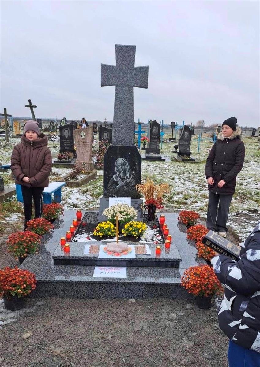 На Звягельщині відкрили пам'ятник жертвам голодоморів: 294 мешканці поховані в братській могилі