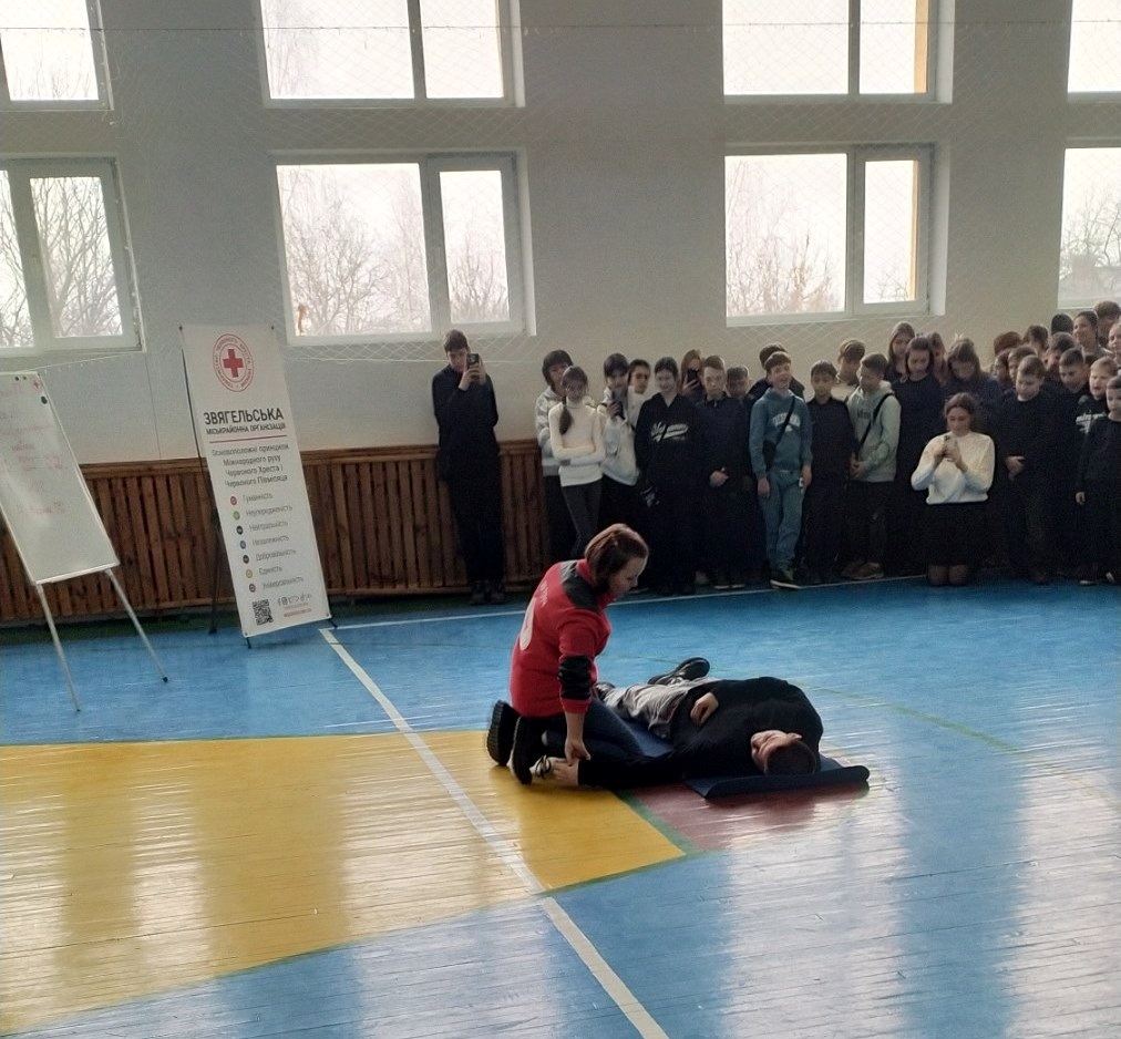 У звягельській гімназії №8 провели тренування з евакуації та домедичної допомоги