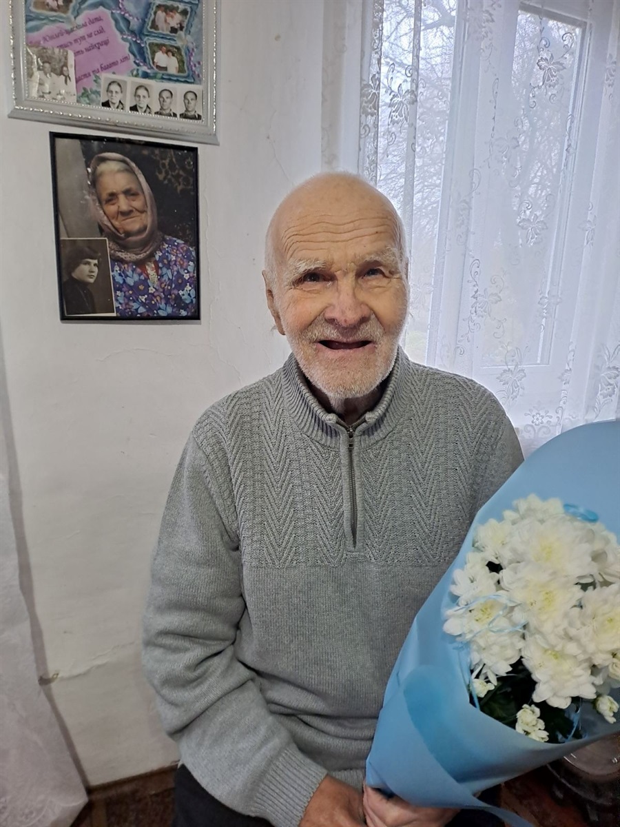 Два 90-річні ювілеї на Звягельщині: довгожителі святкували у колі рідних
