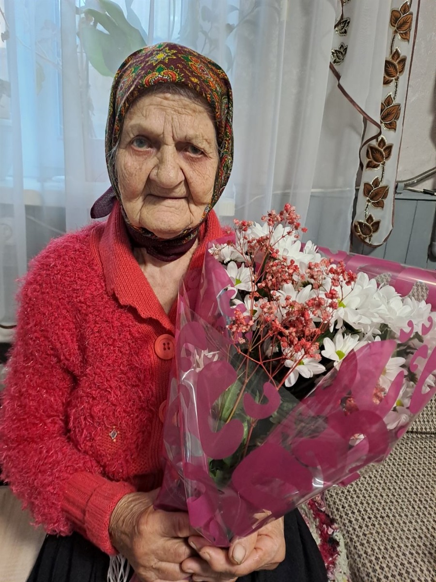 Два 90-річні ювілеї на Звягельщині: довгожителі святкували у колі рідних