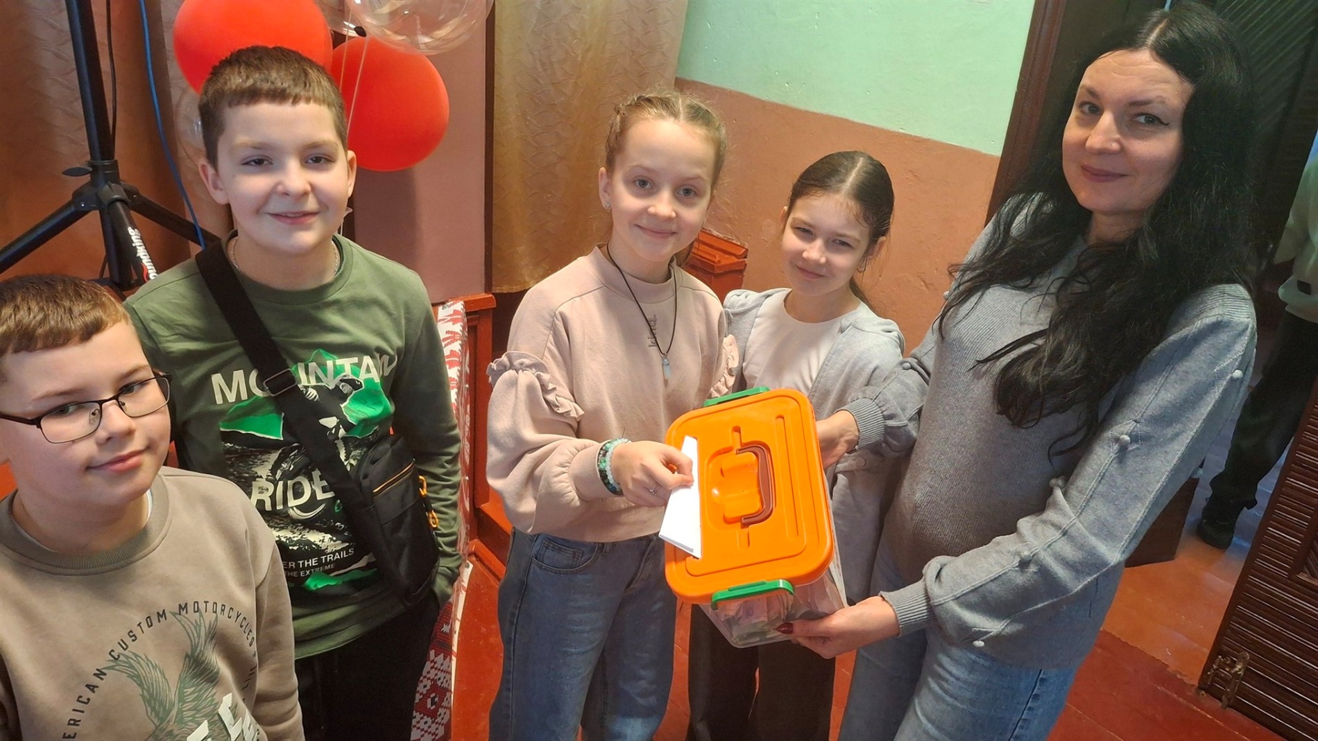 Гімназія №9 зібрала понад 11 тисяч гривень на підтримку проєкту 