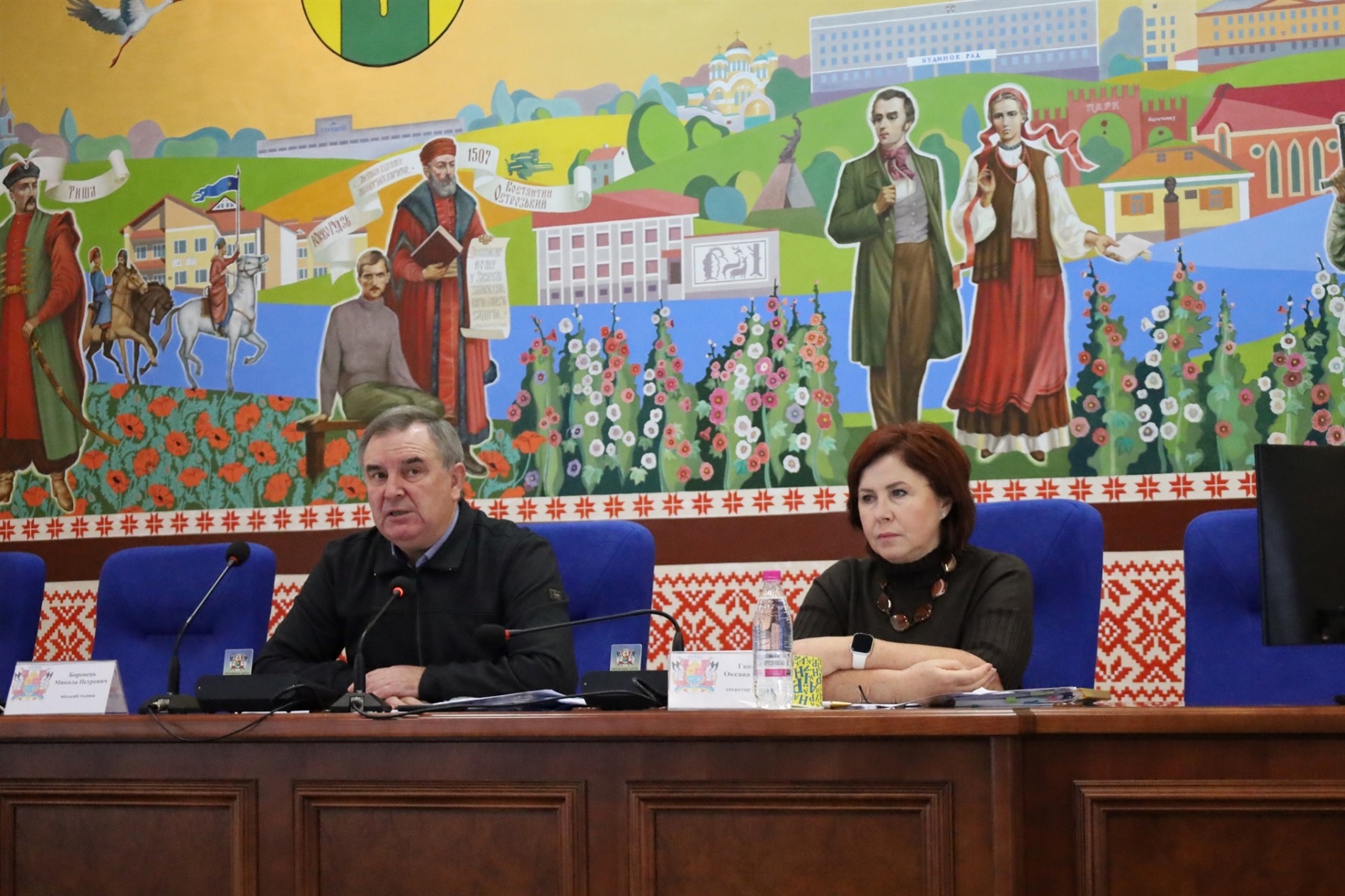 Позачергова сесія міськради Звягеля: вшанування полеглих, зміни до бюджету і підтримка соцпроєктів