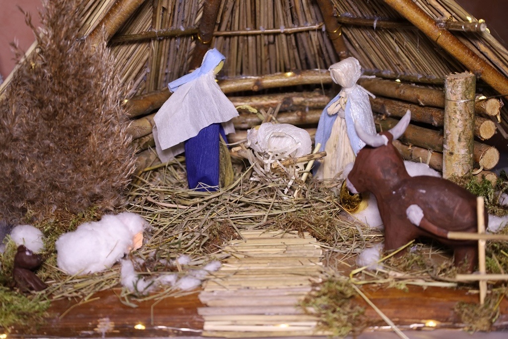 У Звягелі відкрили благодійну виставку дитячої творчості 