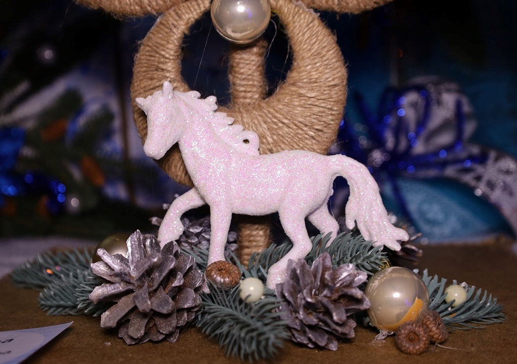 У Звягелі відкрили благодійну виставку дитячої творчості 