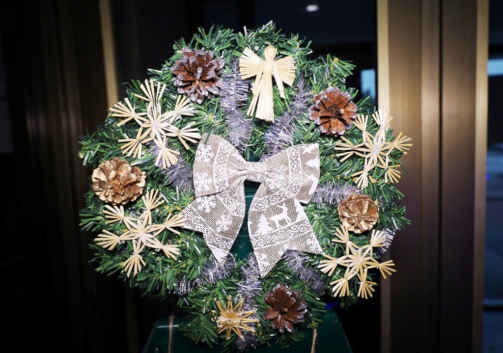 У Звягелі відкрили благодійну виставку дитячої творчості 