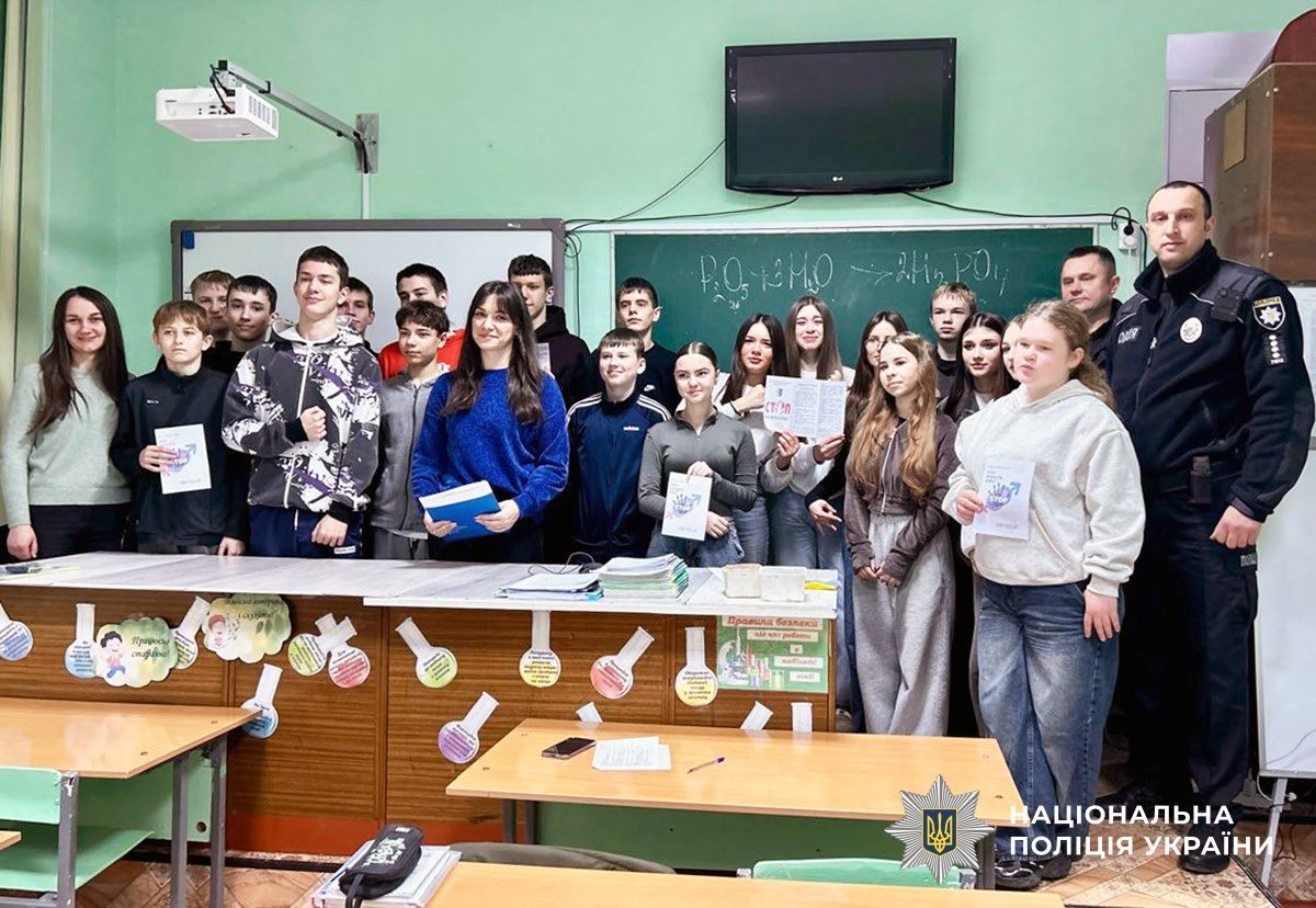 Учням шкіл Звягеля пояснили, як розпізнати родинну тиранію та куди звернутися по допомогу