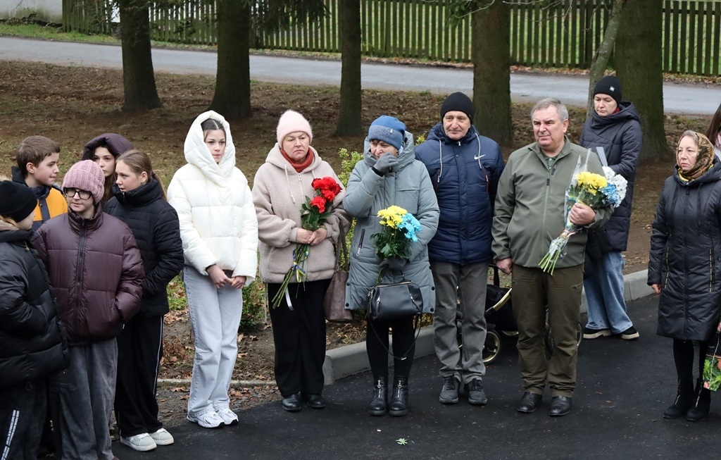 У Пилиповицькому ліцеї відкрили меморіальну дошку випускнику Олександру Кочубею