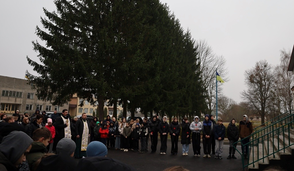 У Пилиповицькому ліцеї відкрили меморіальну дошку випускнику Олександру Кочубею
