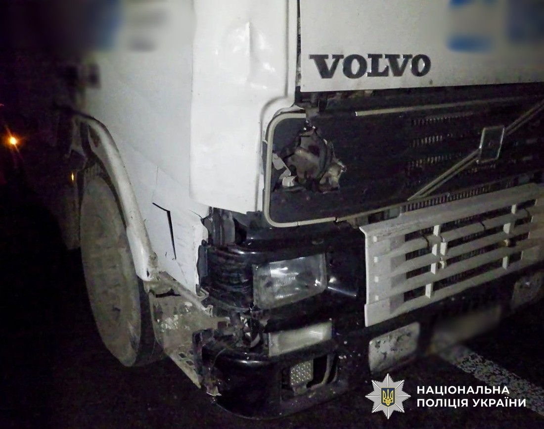 Вантажівка збила пішохода на Звягельщині – 27-річний чоловік загинув на місці