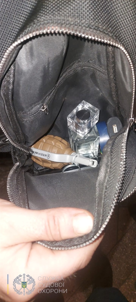 У суді на Житомирщині виявили предмет, схожий на гранату – викликали вибухотехніків