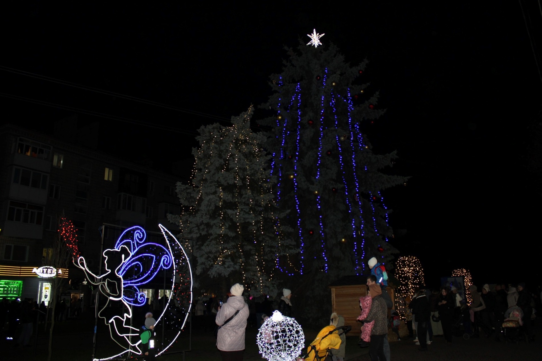 У Звягелі відкрили Резиденцію Святого Миколая та головну різдвяну ялинку