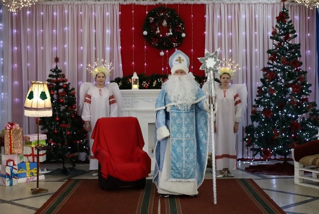 У Звягелі відкрили Резиденцію Святого Миколая та головну різдвяну ялинку