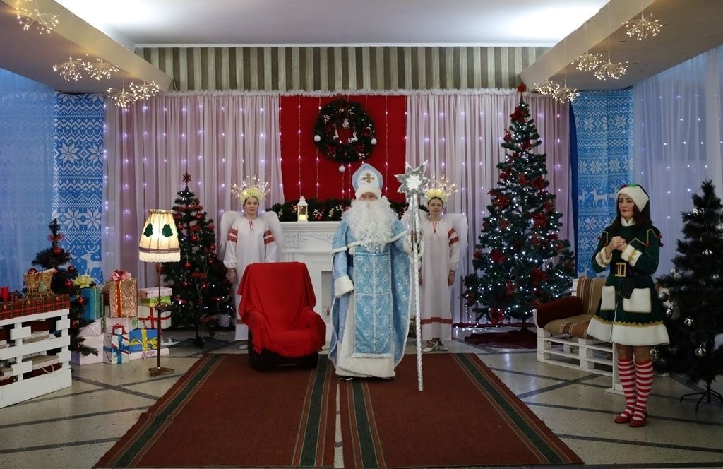 У Звягелі відкрили Резиденцію Святого Миколая та головну різдвяну ялинку