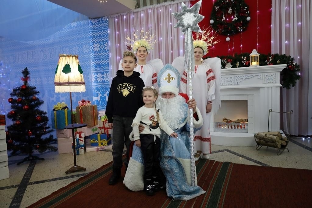 У Звягелі відкрили Резиденцію Святого Миколая та головну різдвяну ялинку