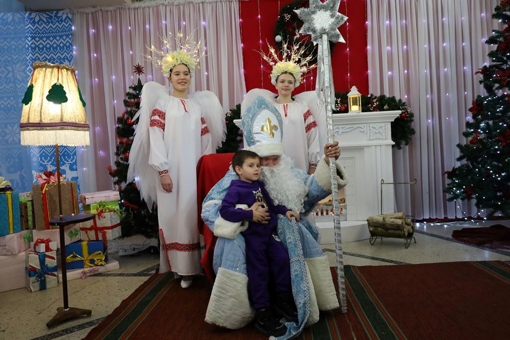 У Звягелі відкрили Резиденцію Святого Миколая та головну різдвяну ялинку