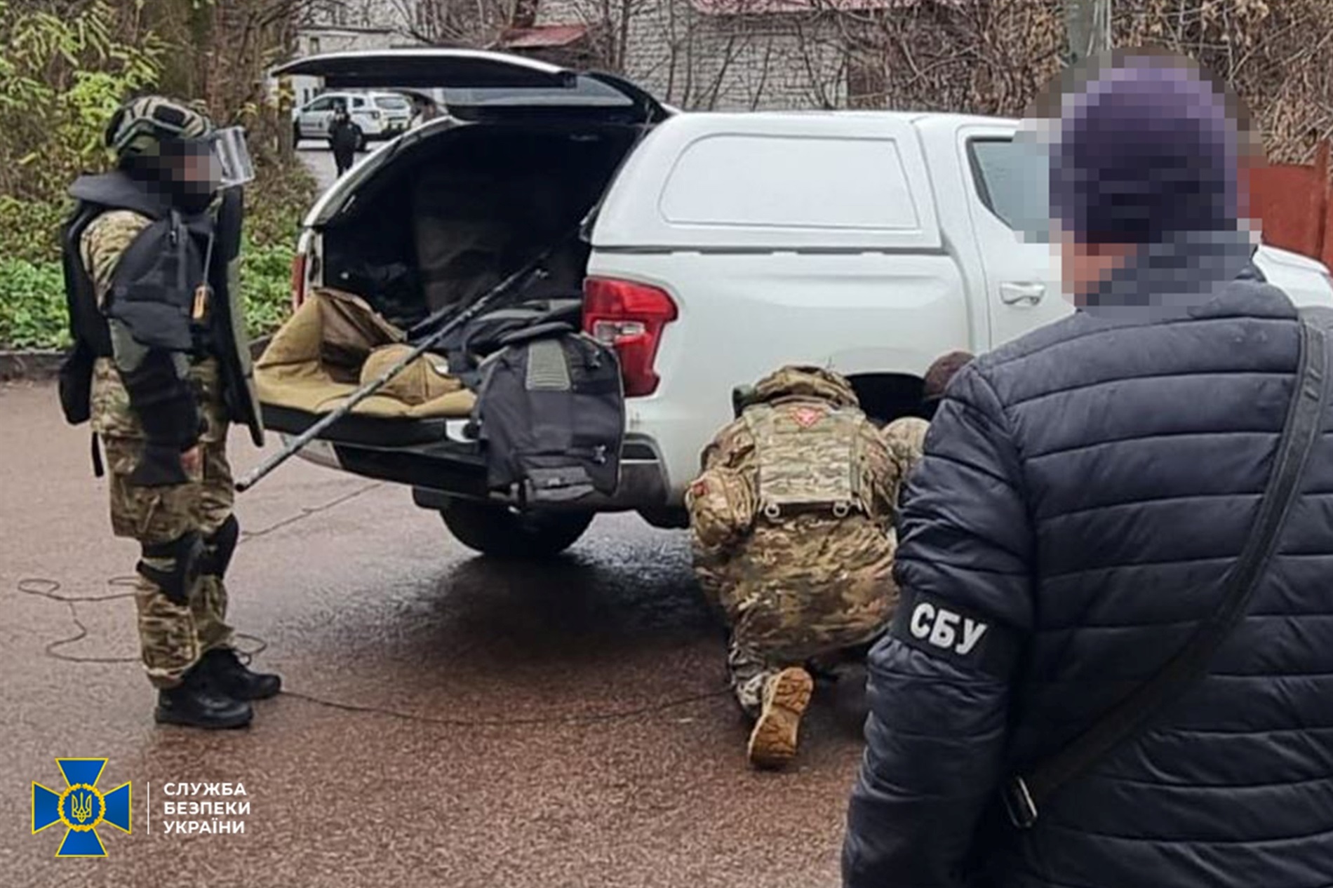 16-річній дівчині 