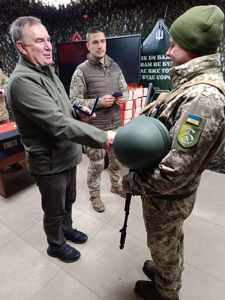 11 захисників отримали ордени 