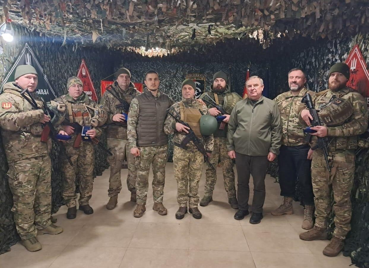11 захисників отримали ордени 