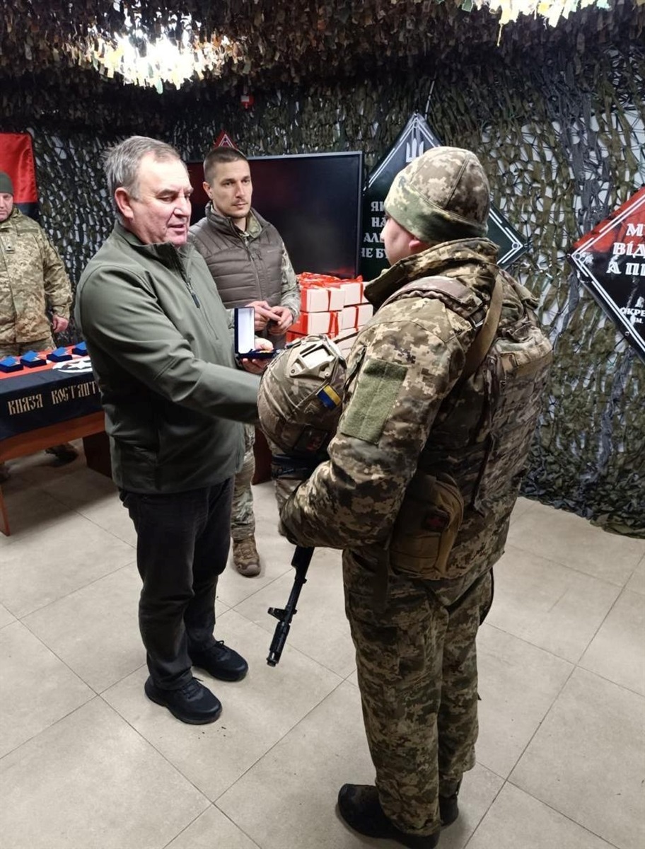 11 захисників отримали ордени 