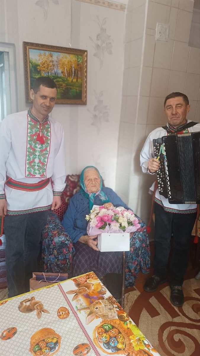 Понад 40 років віддала роботі у лікарні: на Звягельщині привітали 90-річну ювілярку Галину Белоус