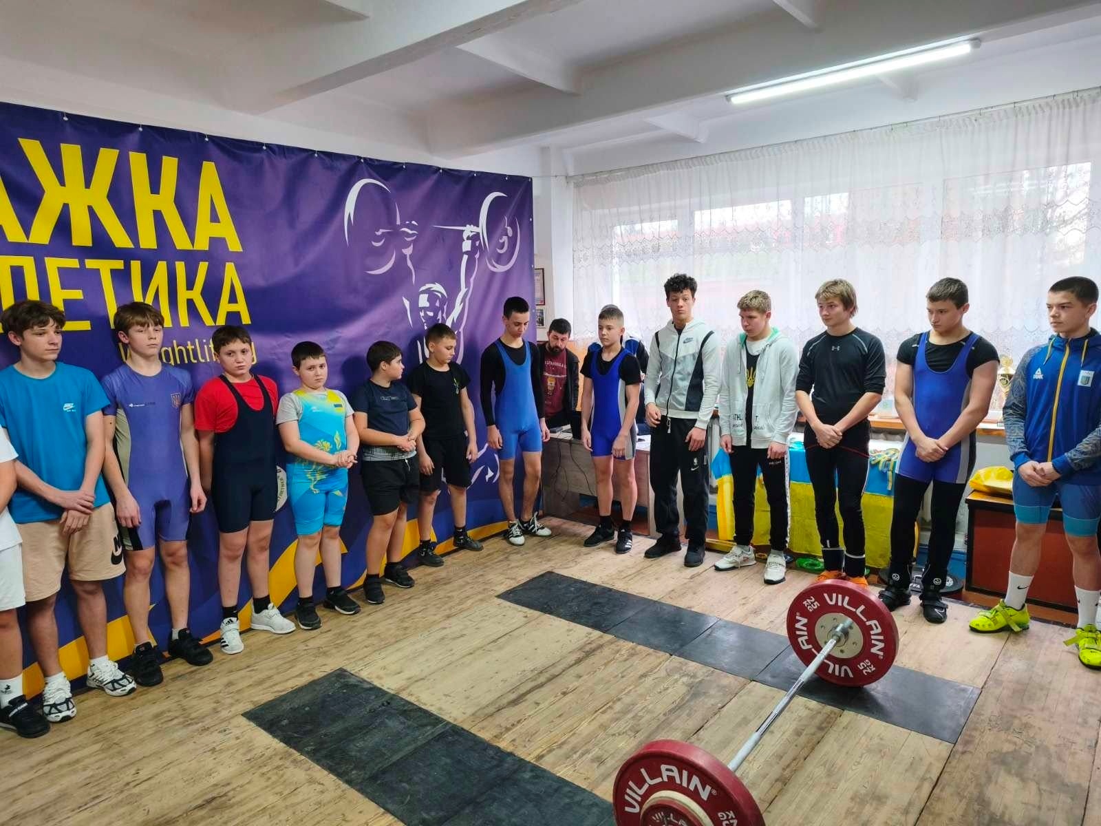 Звягельські важкоатлети з ДЮСШ здобули 6 медалей на змаганнях на Рівненщині
