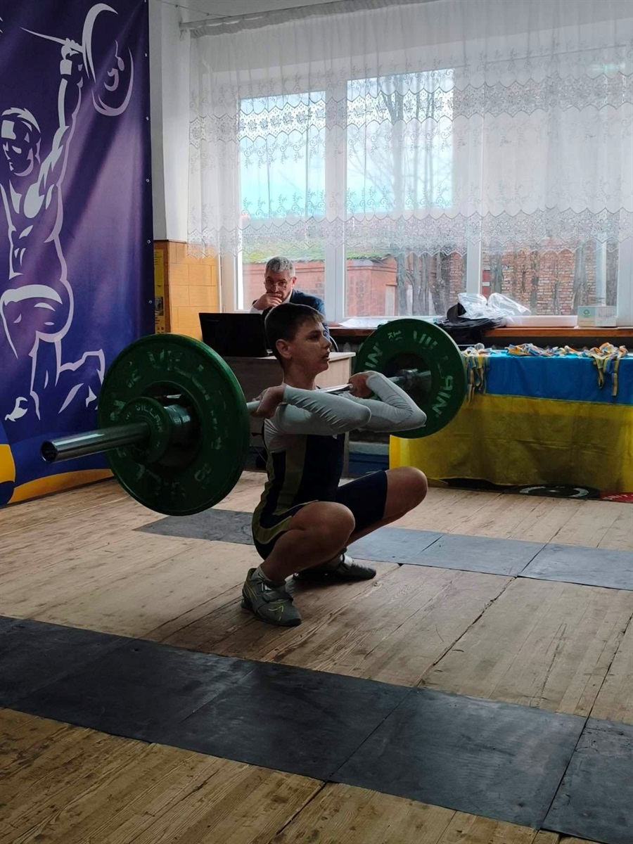 Звягельські важкоатлети з ДЮСШ здобули 6 медалей на змаганнях на Рівненщині