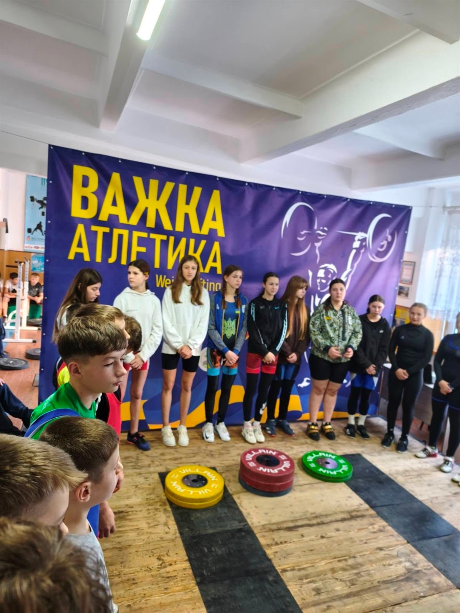 Звягельські важкоатлети з ДЮСШ здобули 6 медалей на змаганнях на Рівненщині