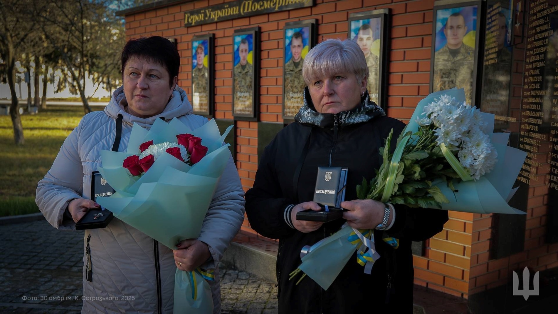 30 ОМБр вручає родинам загиблих захисників відзнаку командира 