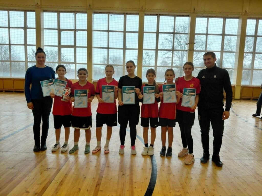 Дівчата Звягеля боролися за футбольні перемоги: результати змагань 