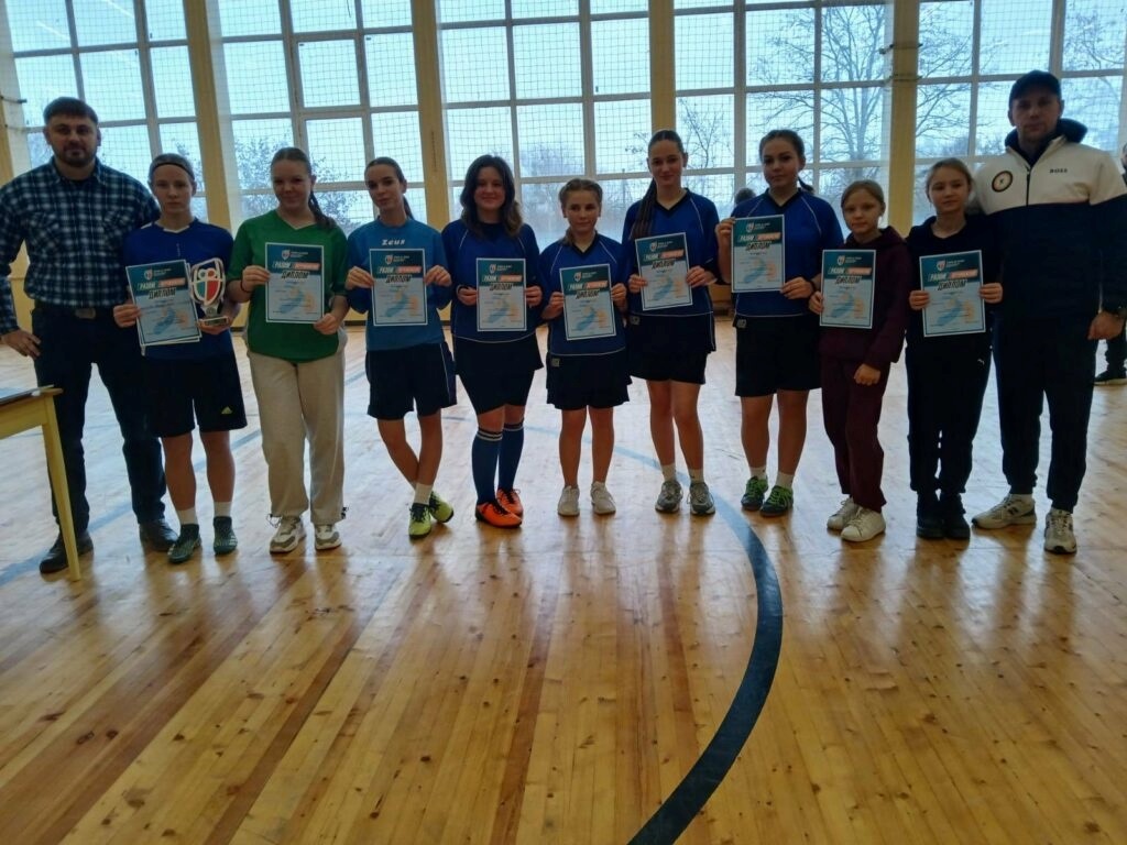 Дівчата Звягеля боролися за футбольні перемоги: результати змагань 