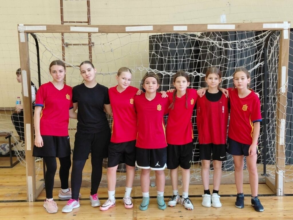 Дівчата Звягеля боролися за футбольні перемоги: результати змагань 