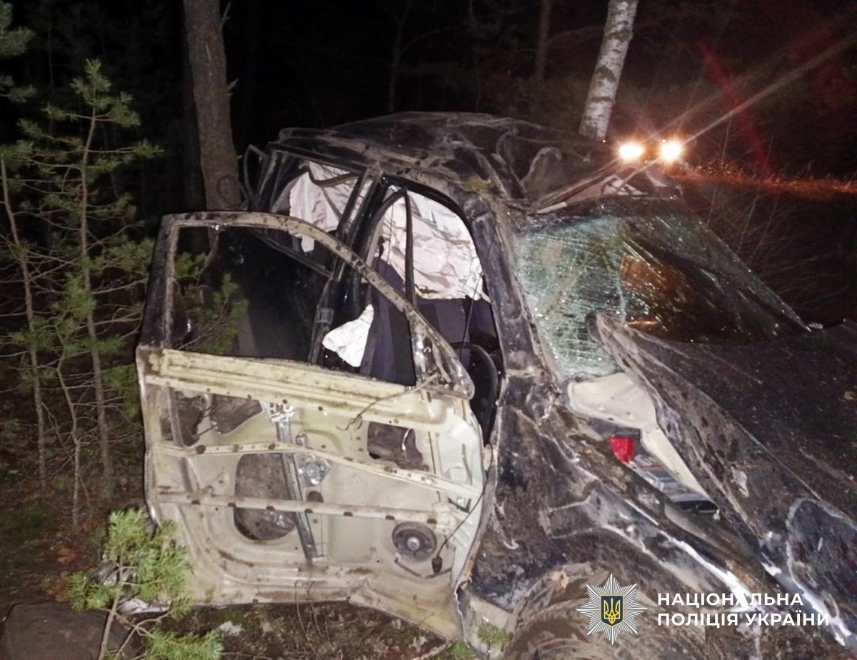 На Звягельщині перекинувся Suzuki – водій та двоє неповнолітніх дівчат госпіталізовані