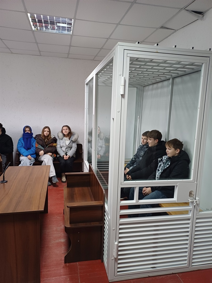 Екскурсія до суду Звягеля: гімназисти дізналися про роботу правосуддя у місті