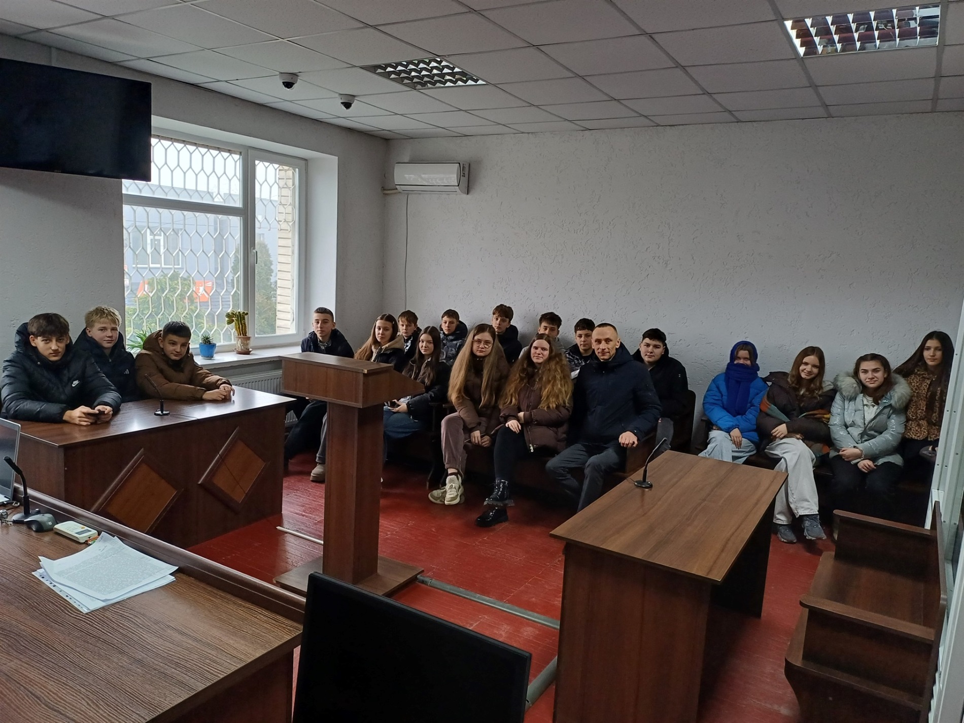 Екскурсія до суду Звягеля: гімназисти дізналися про роботу правосуддя у місті